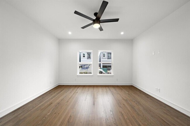 Building Photo - 1013 E 28th St
