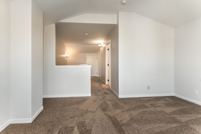 Building Photo - Spacious 3/2.5 Condo w/ Detached 1 Car Garage