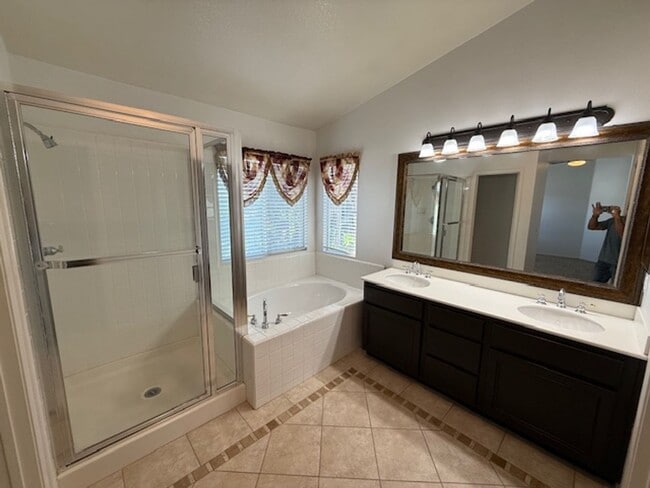 Building Photo - Welcome to Wagon Wheel – 4 Bed + Office | ...