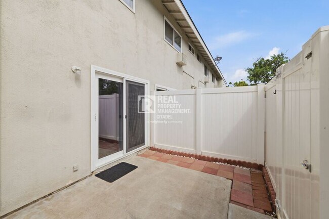 Building Photo - 4560 Jamestowne