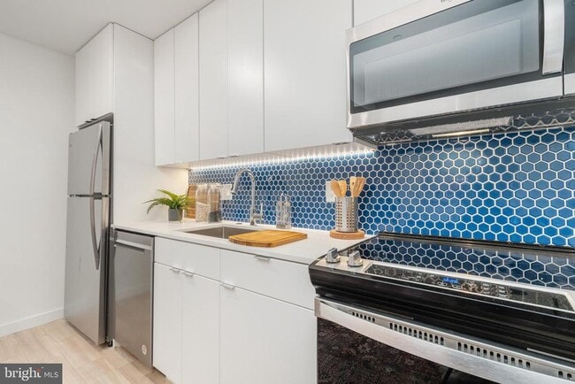 Building Photo - 1131-39 N Front St