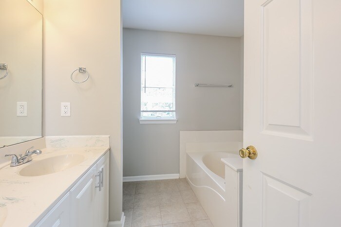 Building Photo - 117 Misty Crest Cir