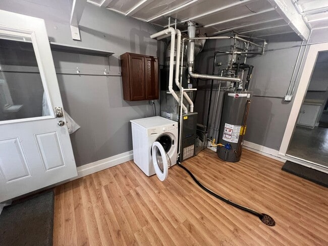 Building Photo - 2 bedroom home in Boone, fenced in yard, great for families!