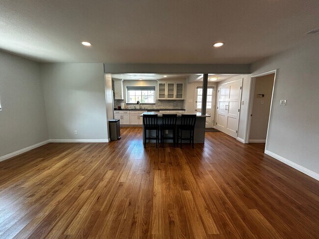 Building Photo - Beautifully Remodeled 3-Bedroom Home for Lease in a Highly Desirable Neighborhood