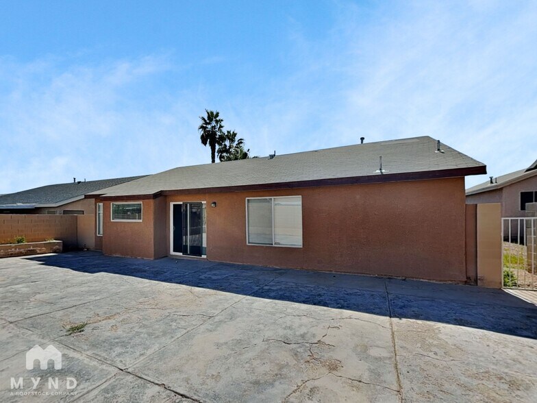 Building Photo - 2704 Exulted Valley Ave