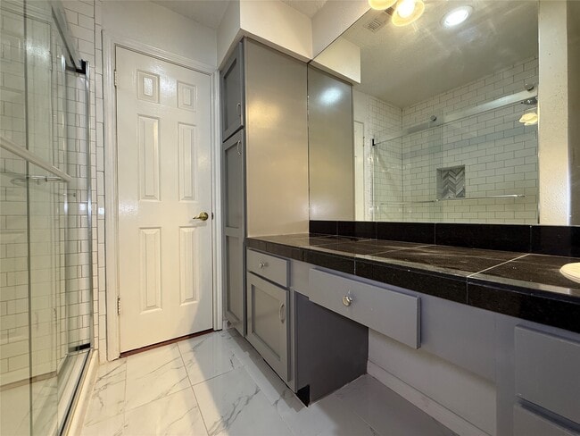 Building Photo - 3636 Lake St