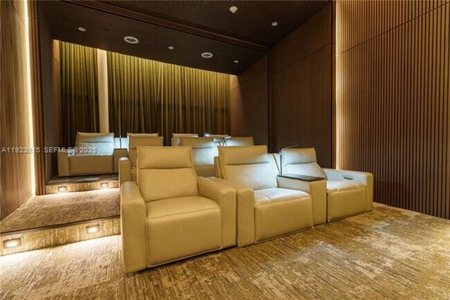 Building Photo - 700 NE 24th St