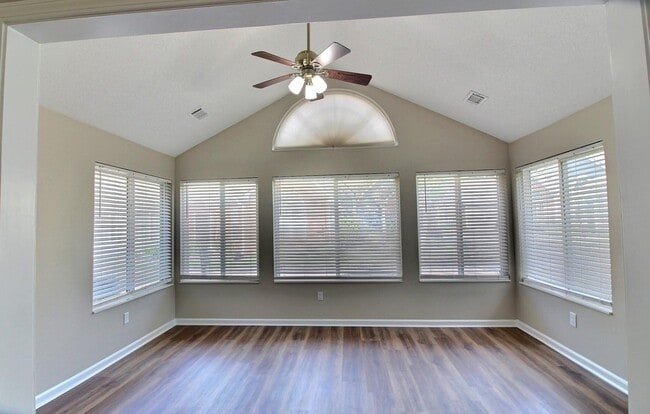 Building Photo - 1125 Oak Timber Cir