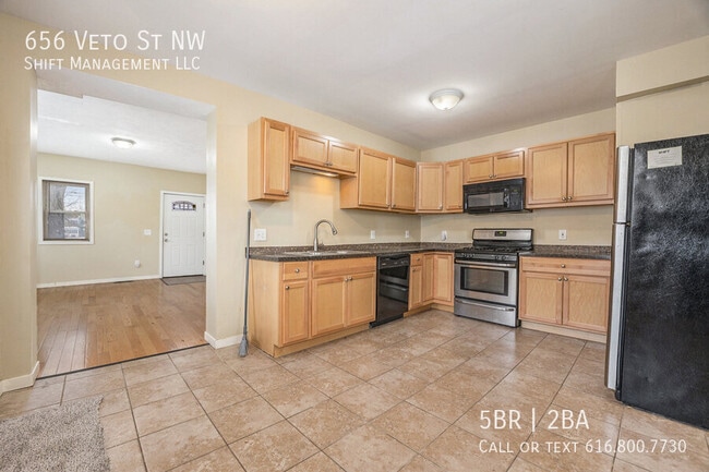 Building Photo - 656 Veto St NW