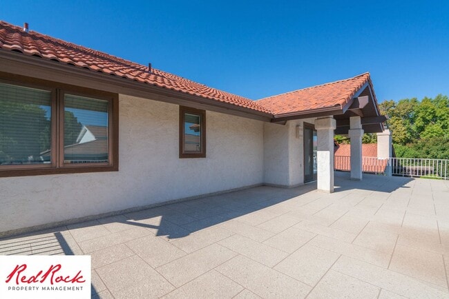 Building Photo - Spacious 5 Bedroom Home in A Quiet Communi...