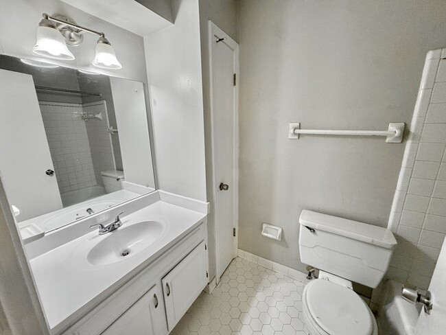 Building Photo - 5373 Wythe Cove