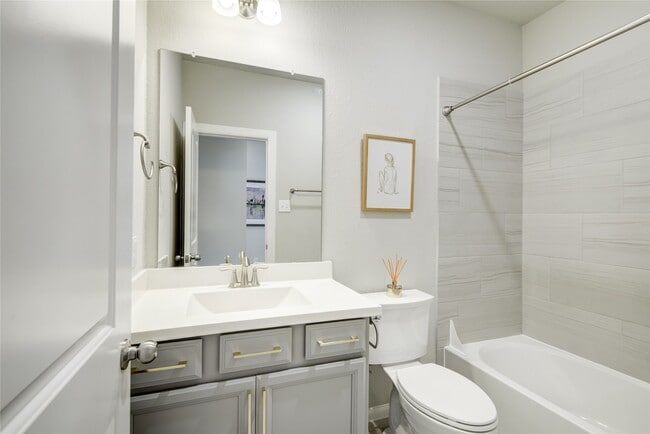 Building Photo - 2815 Torrey Pines Dr