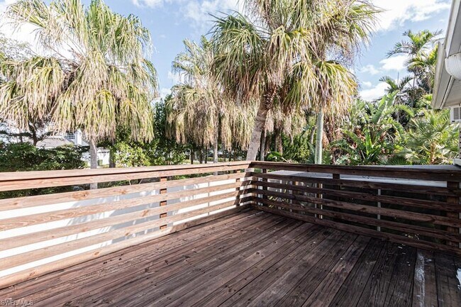 Building Photo - 1881 Danford St