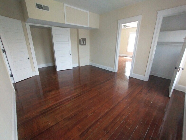 Building Photo - 3404 Middleton Ave