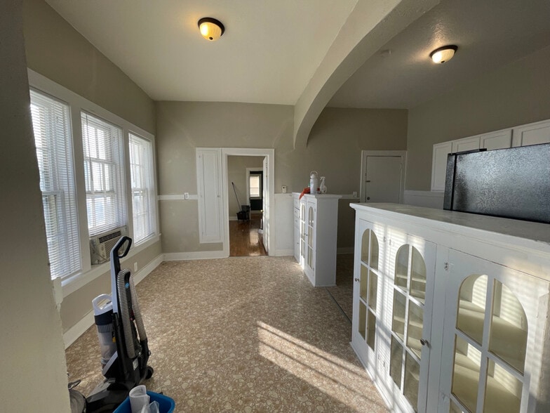 Building Photo - 124 N Pearl Ave