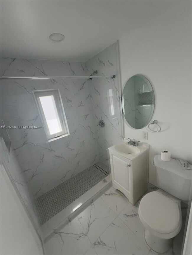 Building Photo - 1637 NW 31st Ave