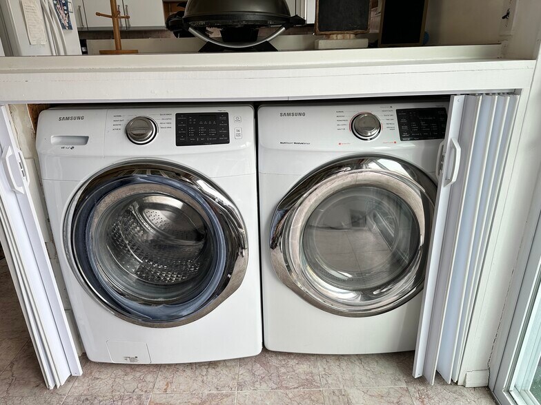 Building Photo - 14 Nagle Ln