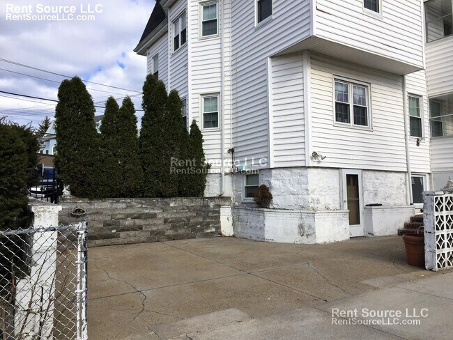 Building Photo - 519-521 Main St. Unit 1