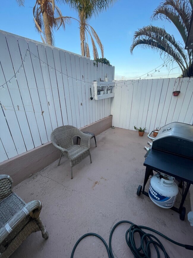 Building Photo - 3970 Ingraham St