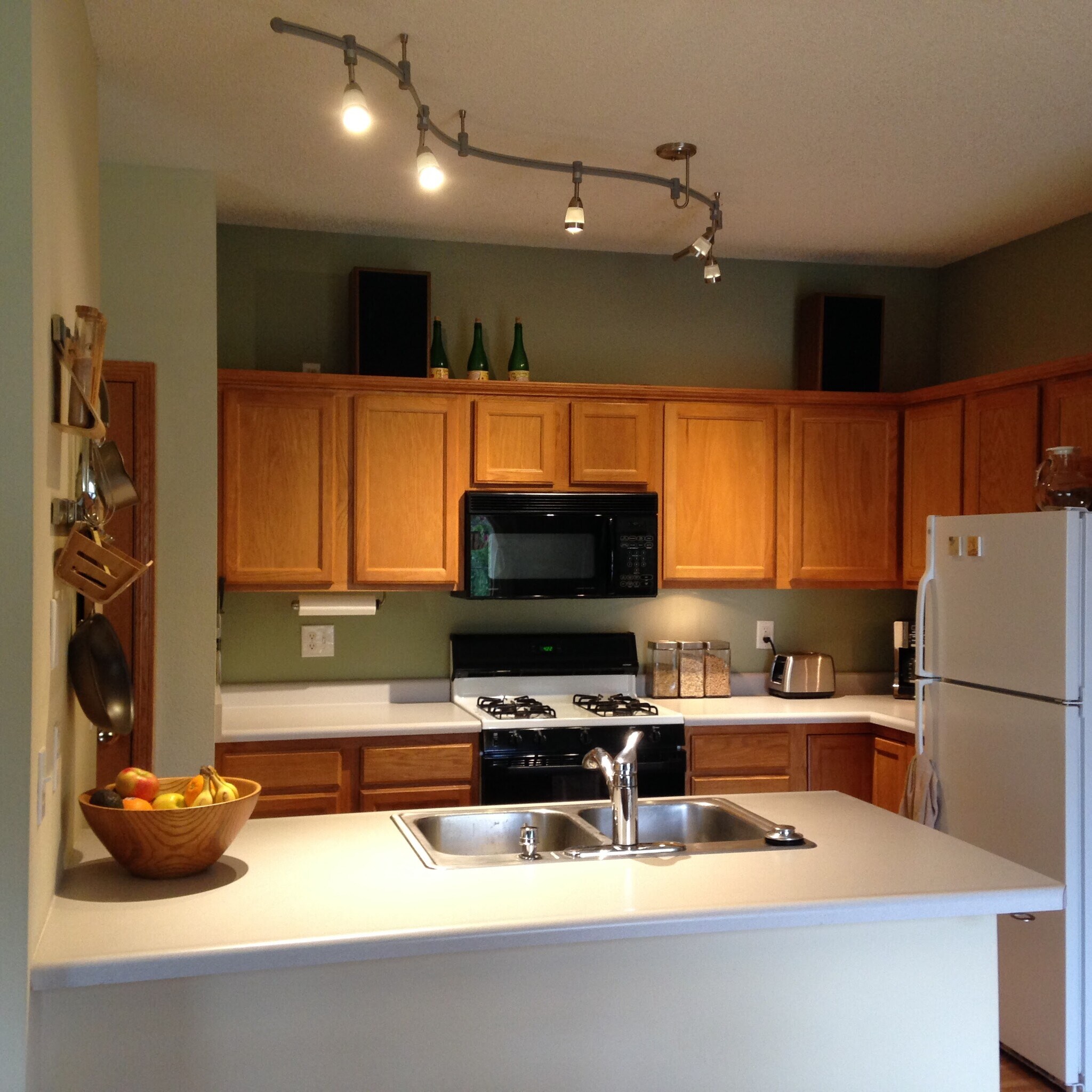 Kitchen - 2738 Irving Avenue