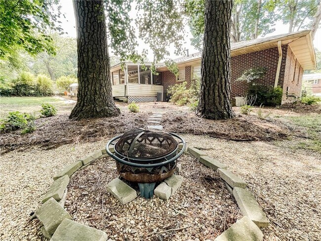 Building Photo - 116 Indian Trail