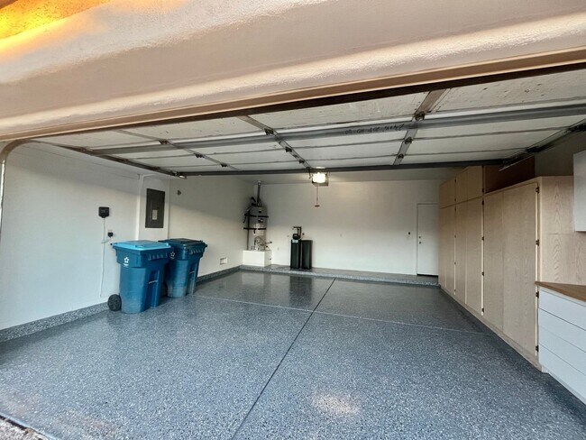 Building Photo - 2470 sq ft, remodeled single story, hard to find 5 bed, 2.5 bath, 2 car garage in guard gated Sta...