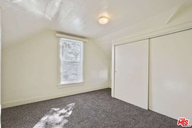 Building Photo - 351 Temple Ave