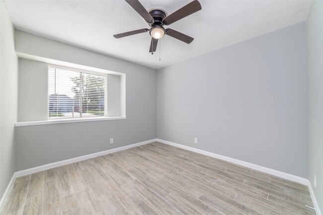 Building Photo - 10522 Northview Dr