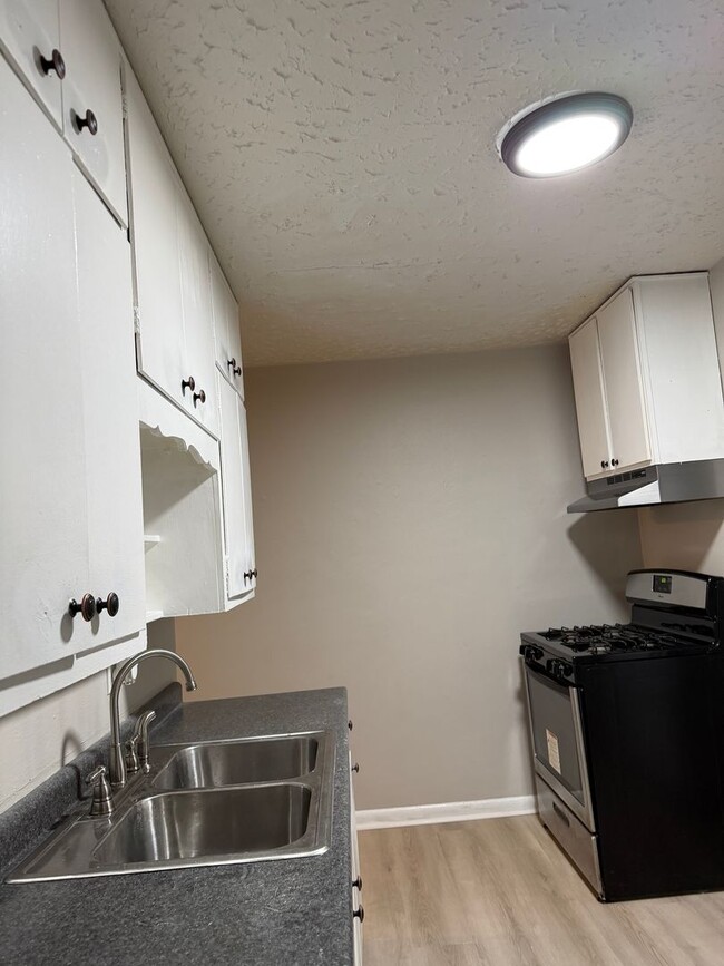 Building Photo - 3709-3711 Kinnear Ave