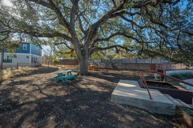 Building Photo - 2905 Saville Loop