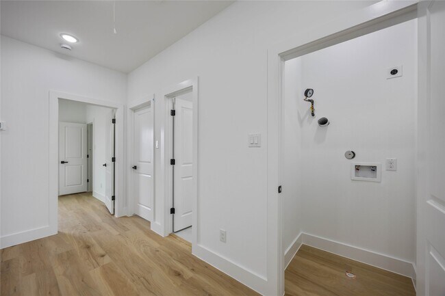 Building Photo - 4806 Carmen St