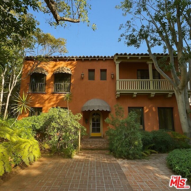 Building Photo - 840 Huntley Dr