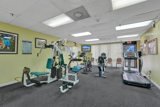 Building Photo - 4734 Lucerne Lakes Blvd