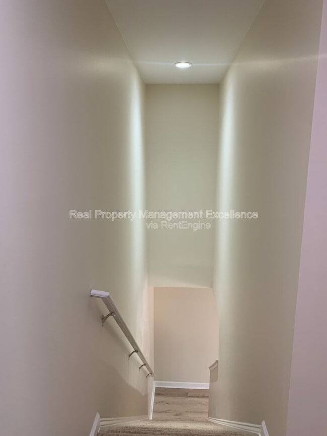 Building Photo - 5611 Sojourn Dr