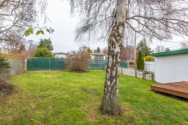 Building Photo - Pet Friendly 2 Bed, 1 Bath Home