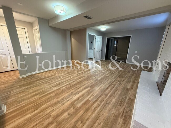 Building Photo - 3826 Barkwood Dr