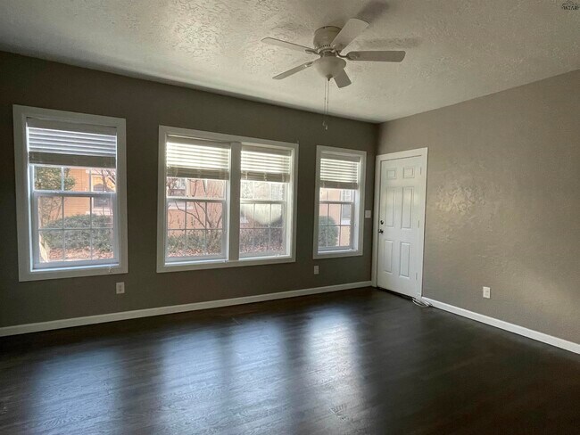 Building Photo - 2014 Victory Ave