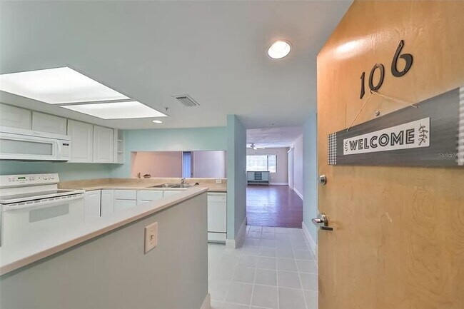 Building Photo - 2595 Countryside Blvd