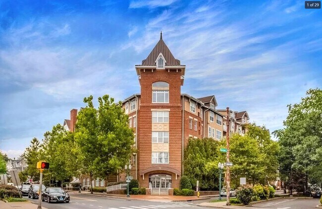 Primary Photo - 35 W Broad St