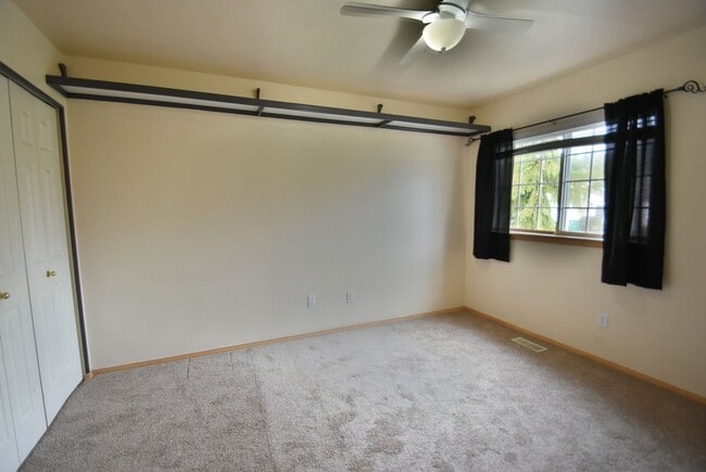 Building Photo - 4Bd/2.5Ba Everett House