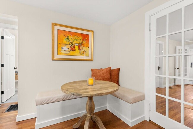 Building Photo - 29 Versailles Ave