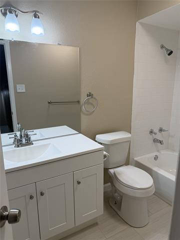 Building Photo - 4638 Country Creek Dr
