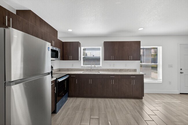 Building Photo - 3 Bed Home for Rent!