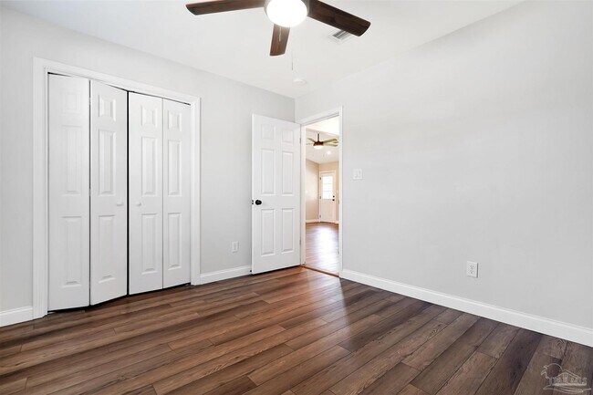 Building Photo - 323 Twisted Oak Dr