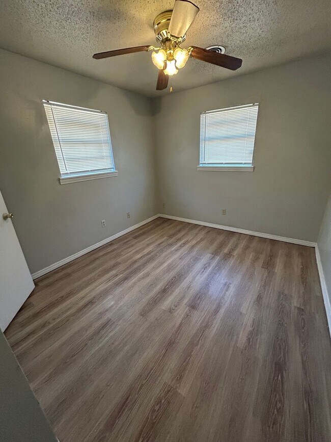 Building Photo - 1610 58th St