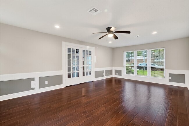 Building Photo - 2402 Oak Shores Dr