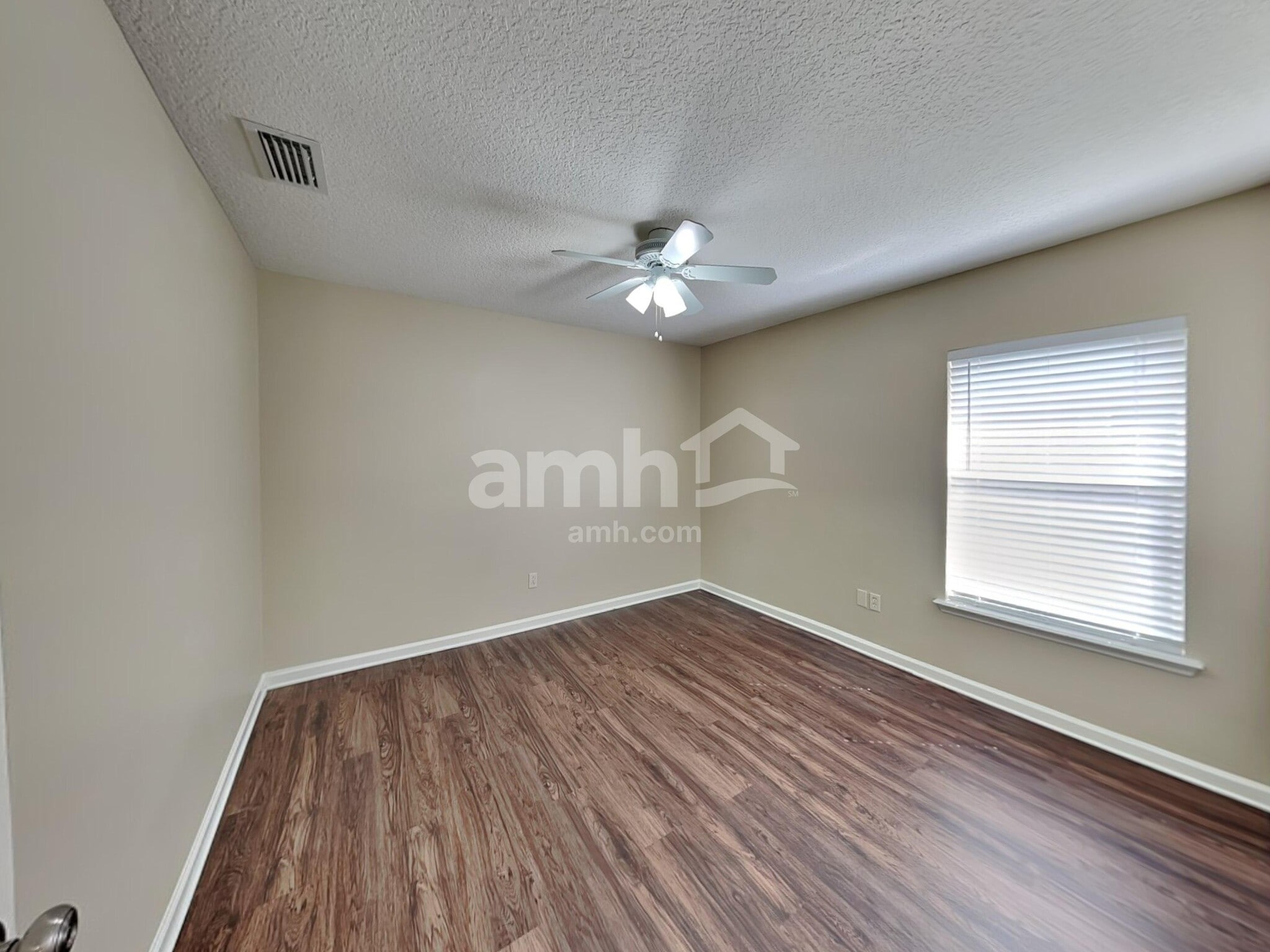 Building Photo - 1224 Belhaven Ln