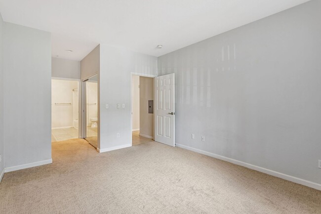 Building Photo - 2-Bedroom Condo in Prime Sunnyvale Locatio...