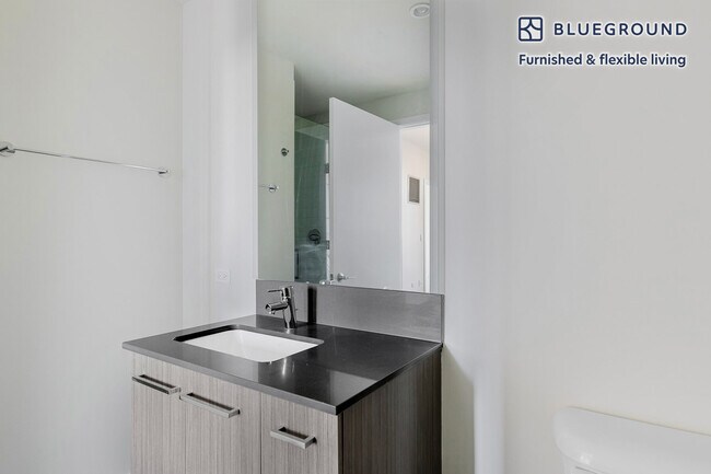 Building Photo - 730 W Couch Pl