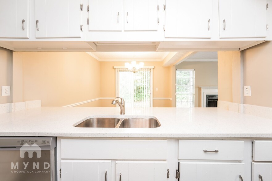 Building Photo - 5034 Leland Dr